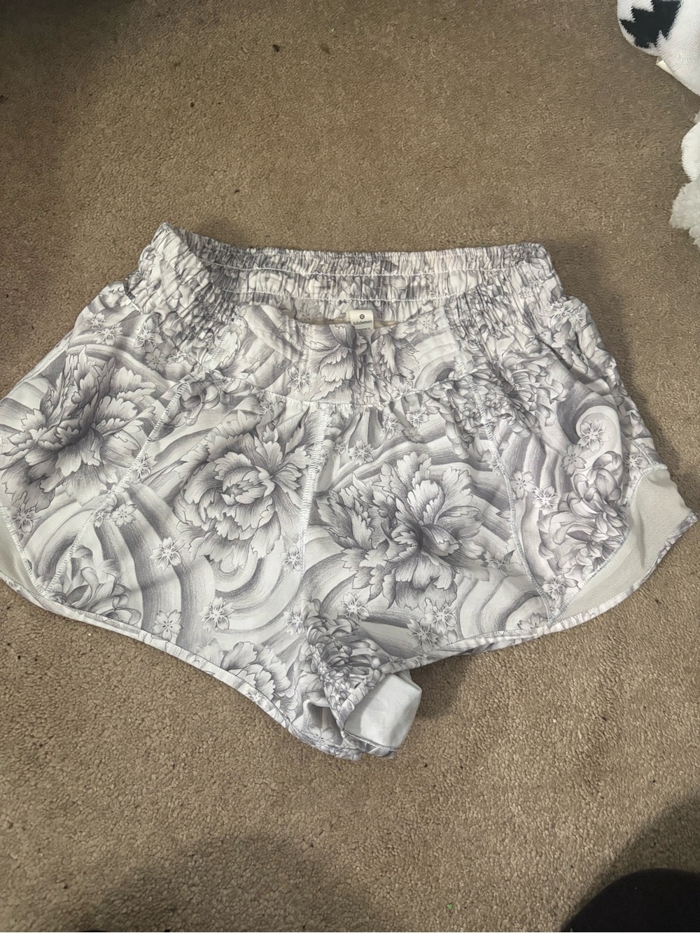 lululemon athletica Light Gray & Cream Floral Waistband